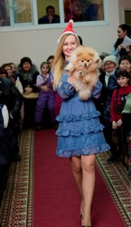 На «Рождественских святках» костанайцы погадали на судьбу, полюбовались собачьим дефиле и приняли участие в концертной программе