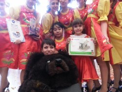 На первом областном фестивале славянской культуры в Костанае зрителей удивил номер с танцующим медведем