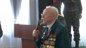 Ветераны Великой Отечественной войны поделились воспоминаниями с военнослужащими Костаная