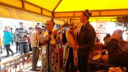 Костанайские этнокультурные центры представили выставку чайных церемоний