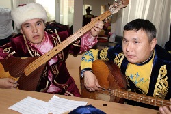Областной   фестиваль   ансамблей  казахских  народных инструментов собрал аншлаг