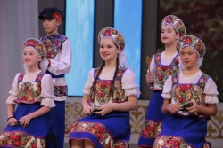 Песни на иврите, кубанские танцы, жетыген и русские ложки