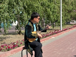 Қазақстан Республикасының мемлекеттік рәміздерінің құрметіне!