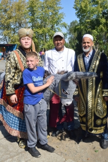 «Шарк» тәжік-өзбек этномәдени бірлестігі «Алтынгүл» жазғы лагерінің тәрбиеленушілеріне мереке сыйлады